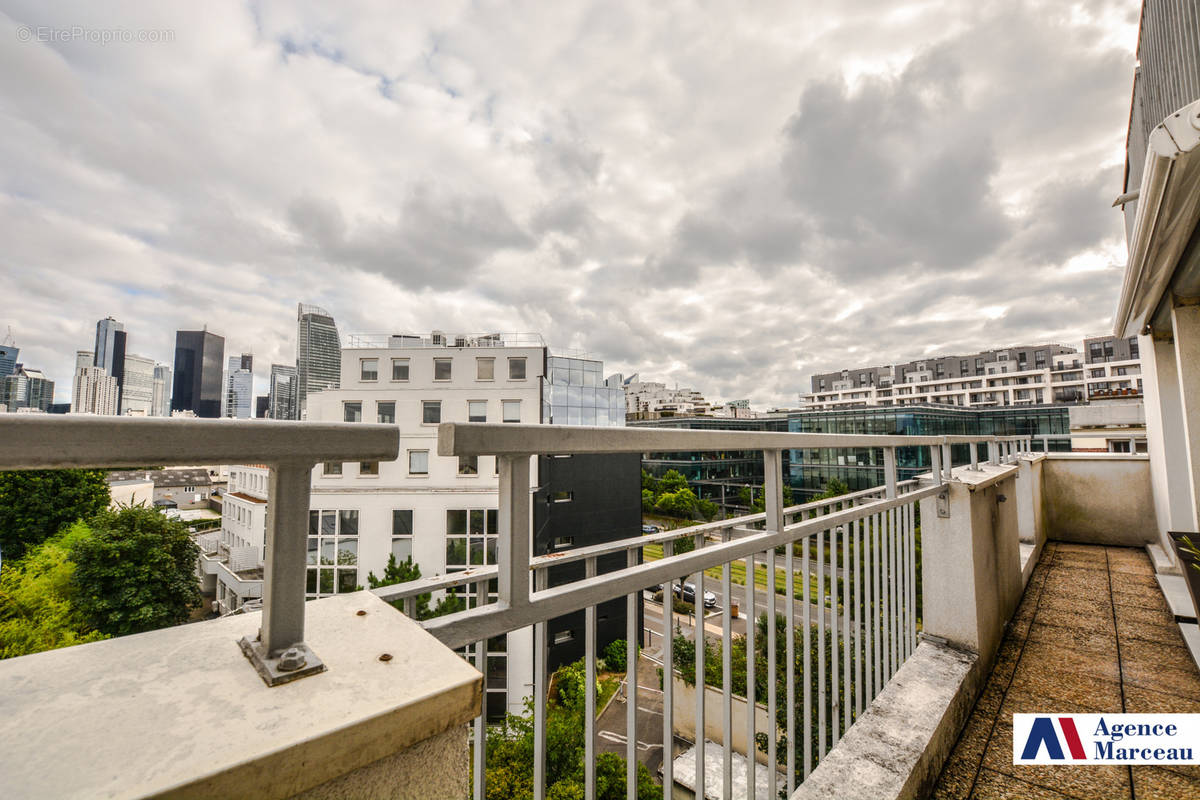 Appartement à COURBEVOIE