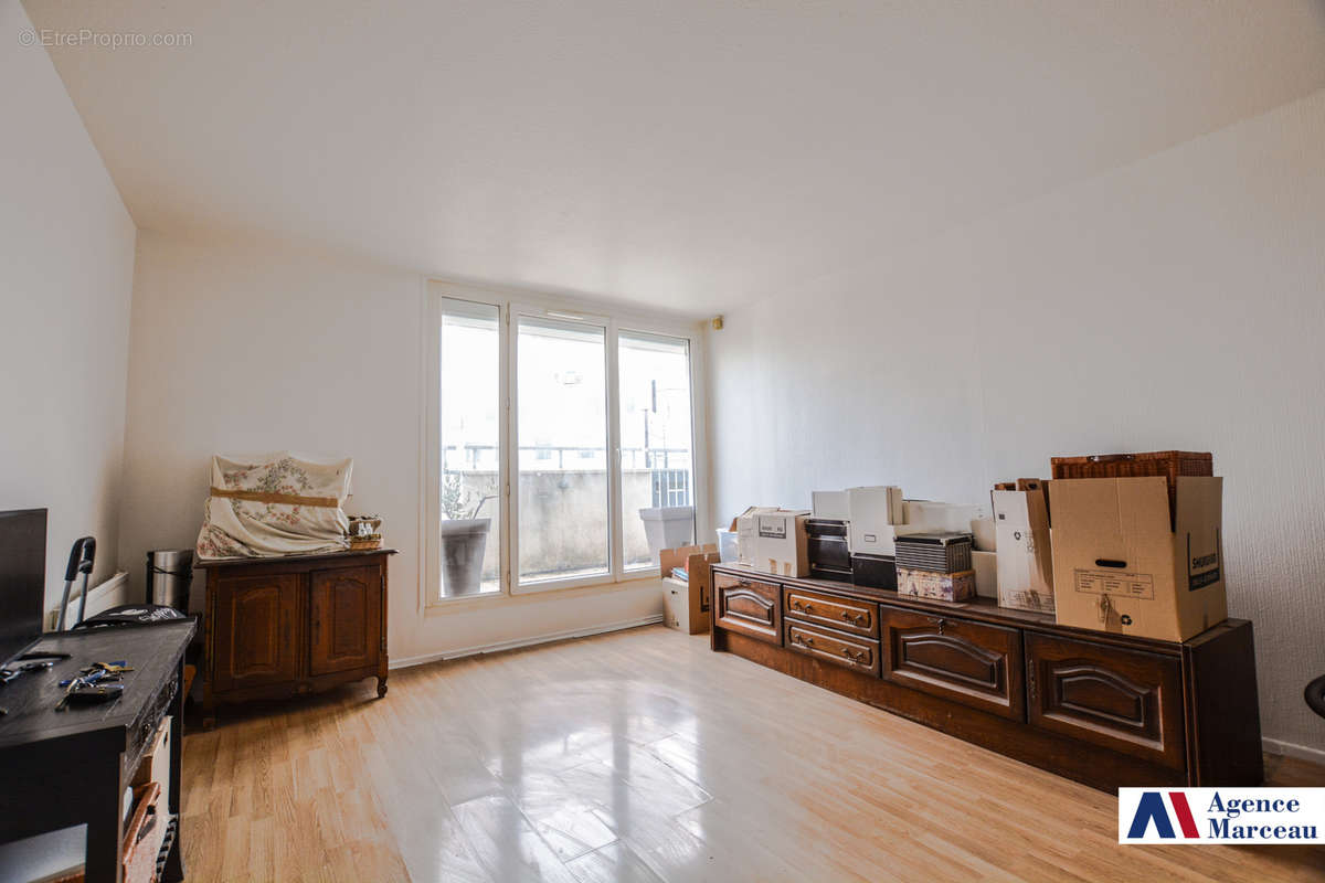 Appartement à COURBEVOIE