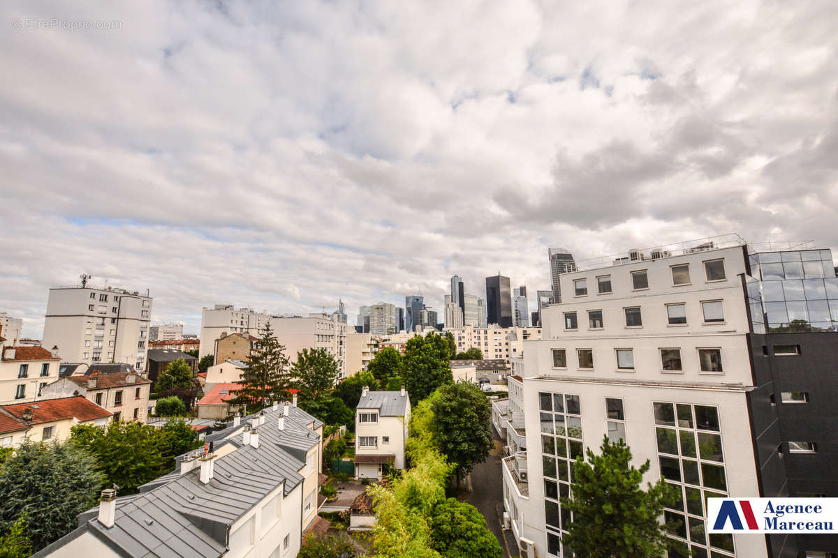 Appartement à COURBEVOIE