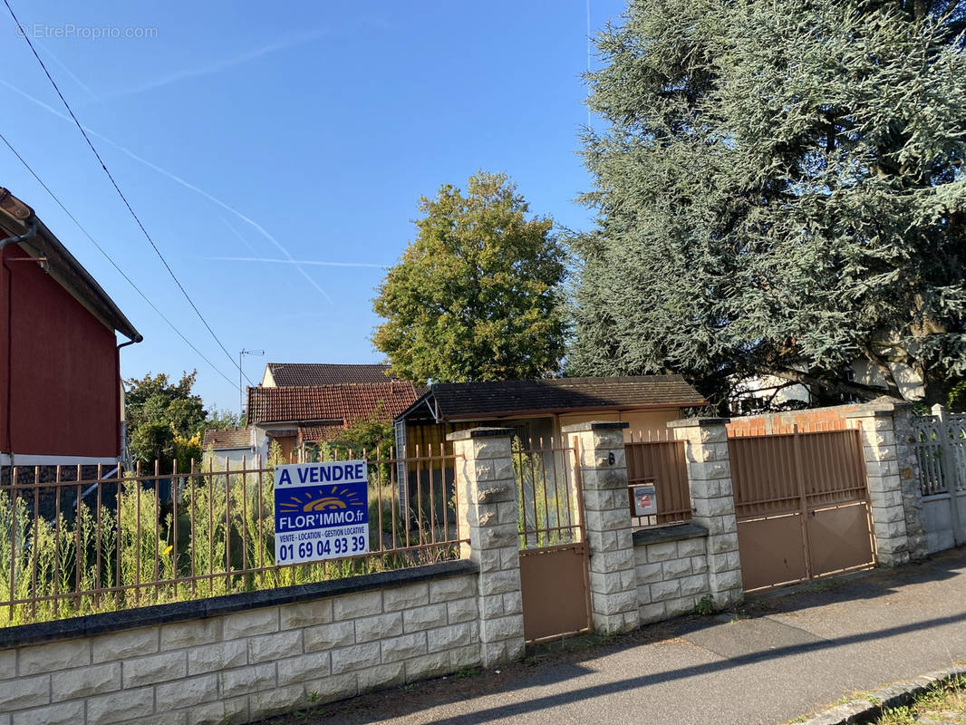 Maison à SAINTE-GENEVIEVE-DES-BOIS