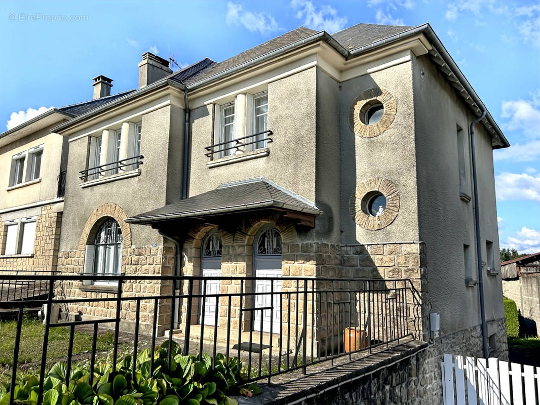 Maison à EGLETONS