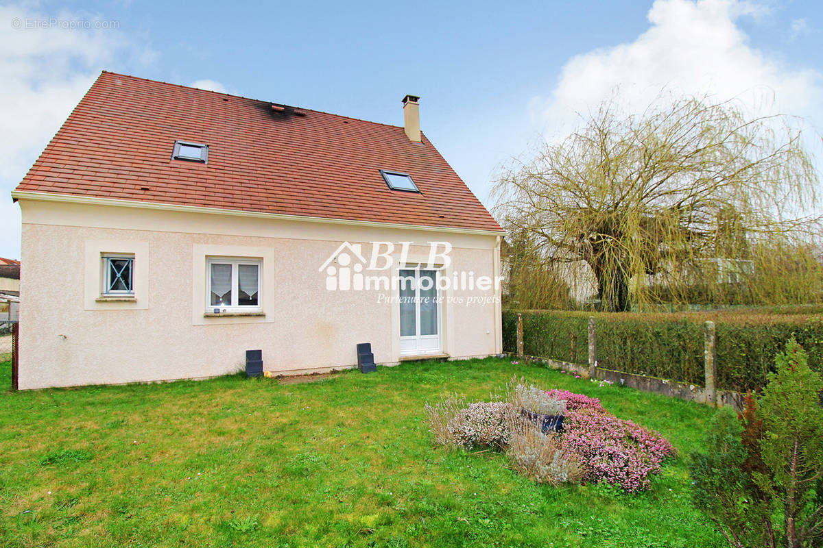 Maison à LE PERRAY-EN-YVELINES