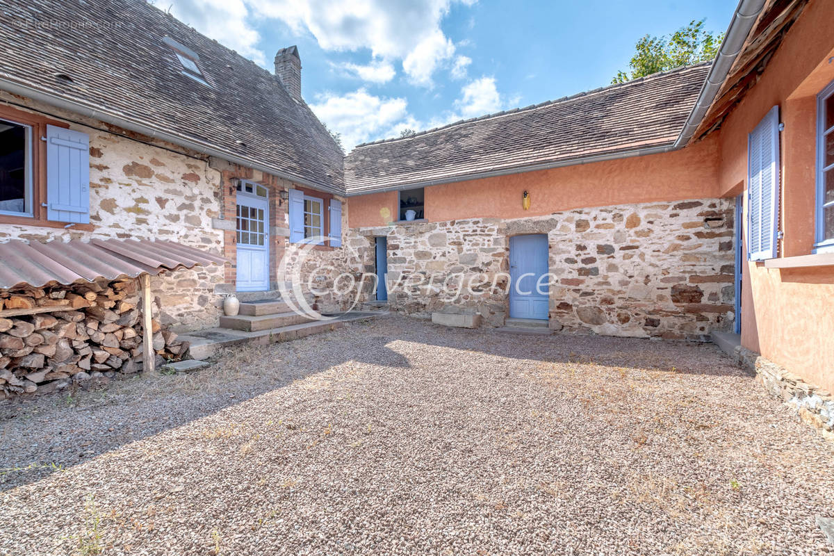 Maison à VICQ-SUR-BREUILH