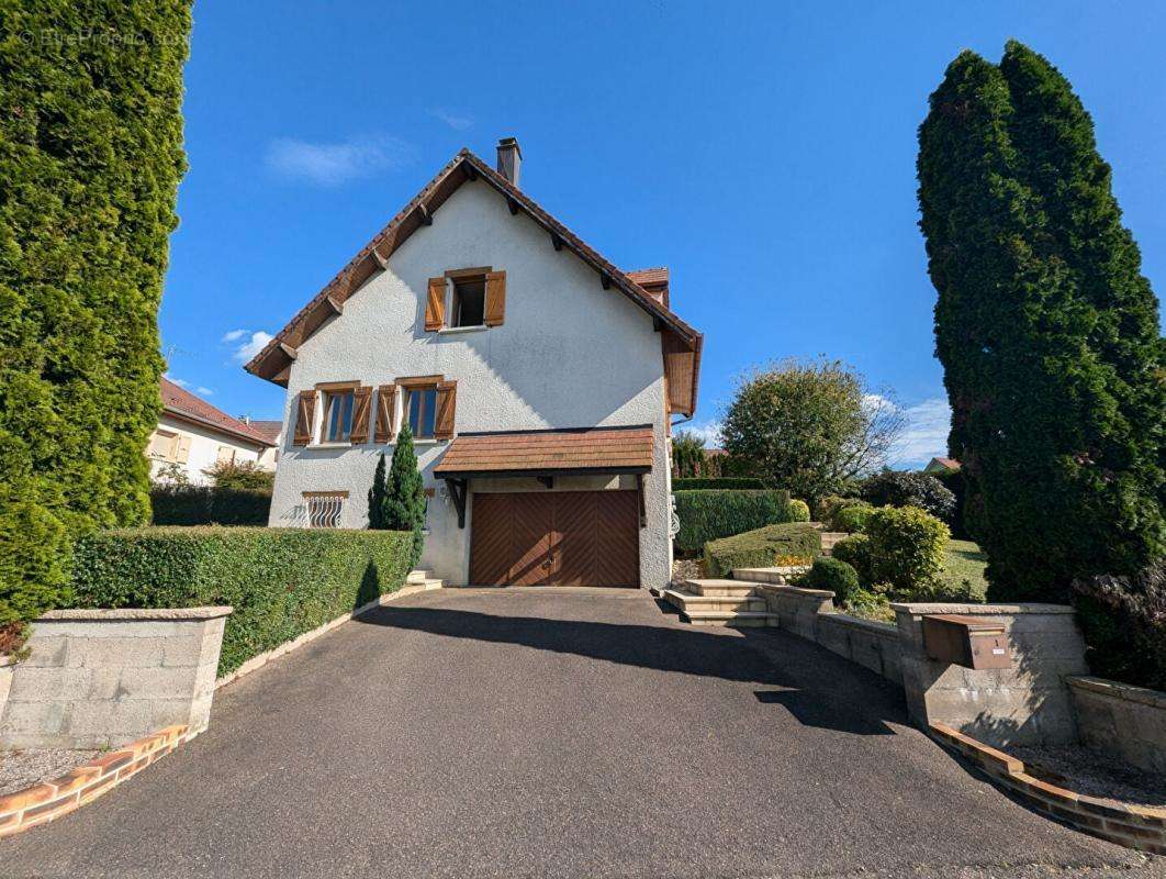 Maison à L&#039;ISLE-SUR-LE-DOUBS