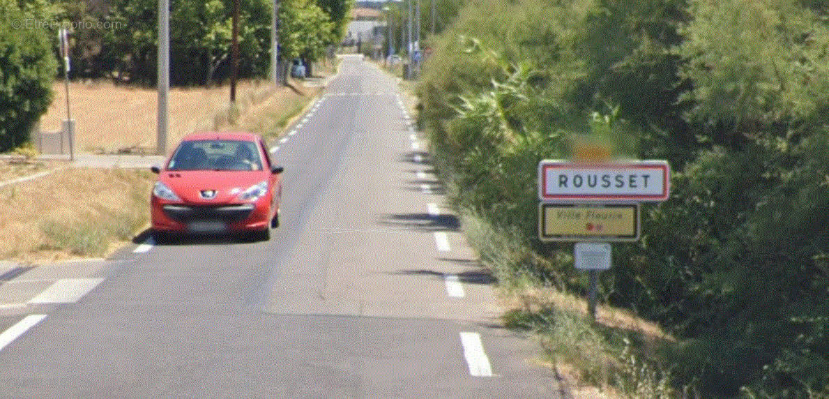 Parking à ROUSSET