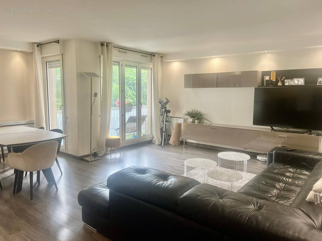 Appartement à COURBEVOIE