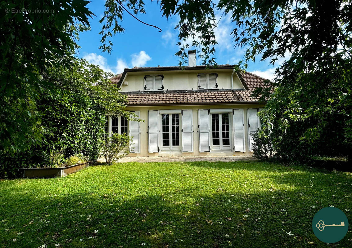 Maison à VELAINE-EN-HAYE