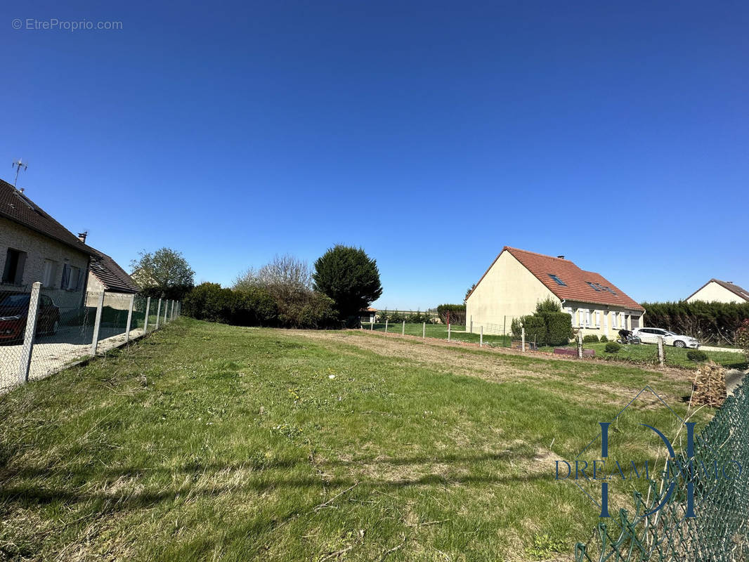 Terrain à CHATEAU-SUR-EPTE