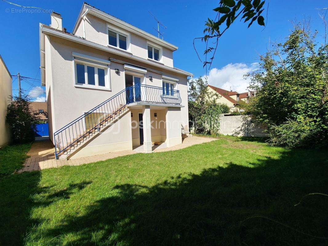 Maison à TREMBLAY-EN-FRANCE