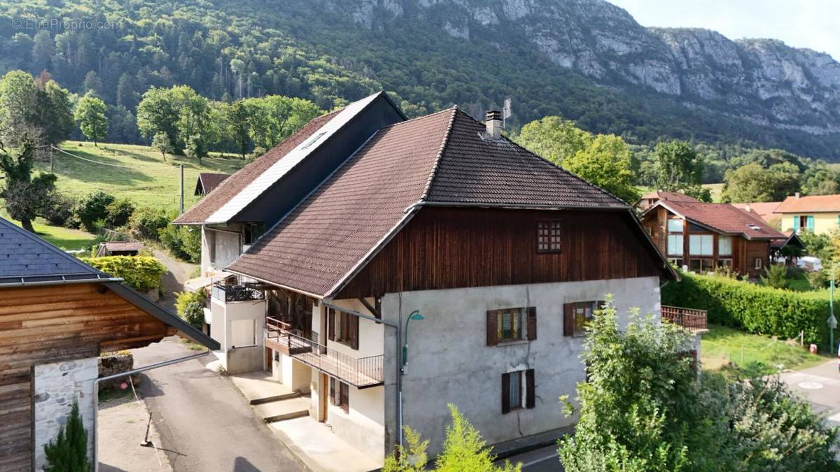 Maison à LATHUILE