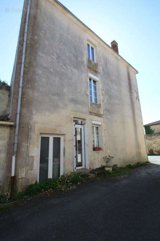 Maison à MOUTIERS-SUR-LE-LAY