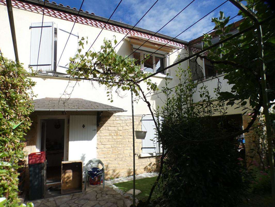 Maison à TERRASSON-LAVILLEDIEU