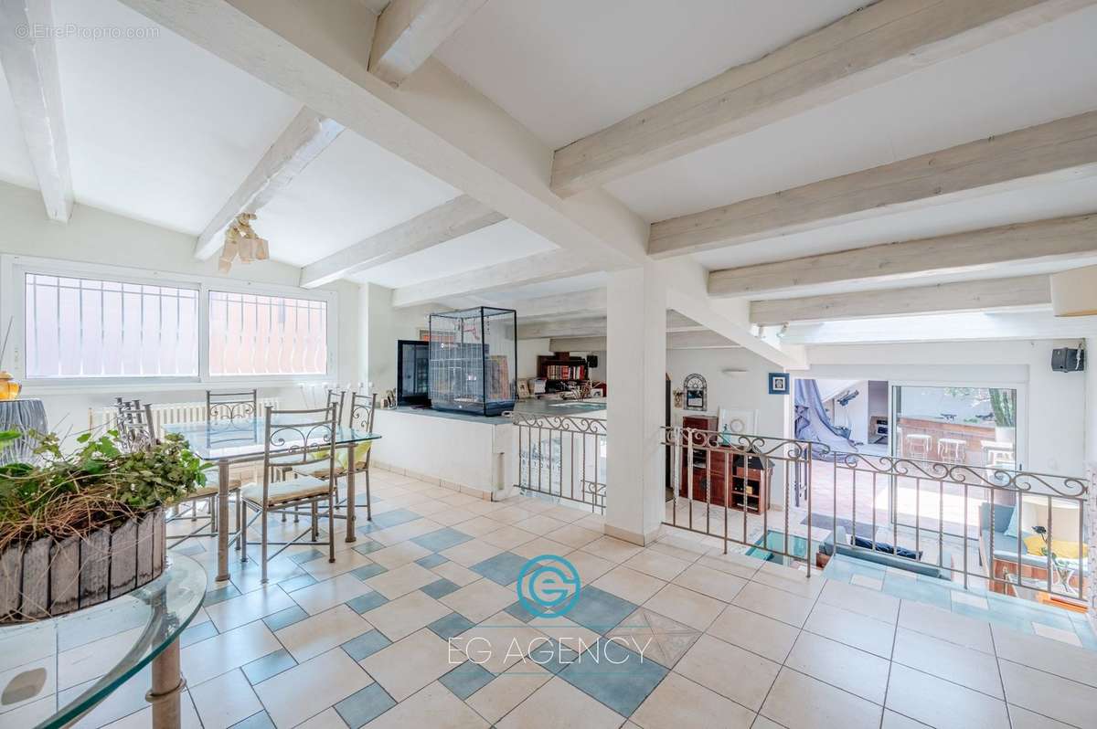 Appartement à MARSEILLE-4E