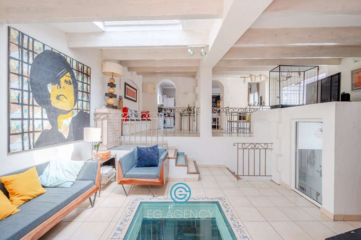 Appartement à MARSEILLE-4E