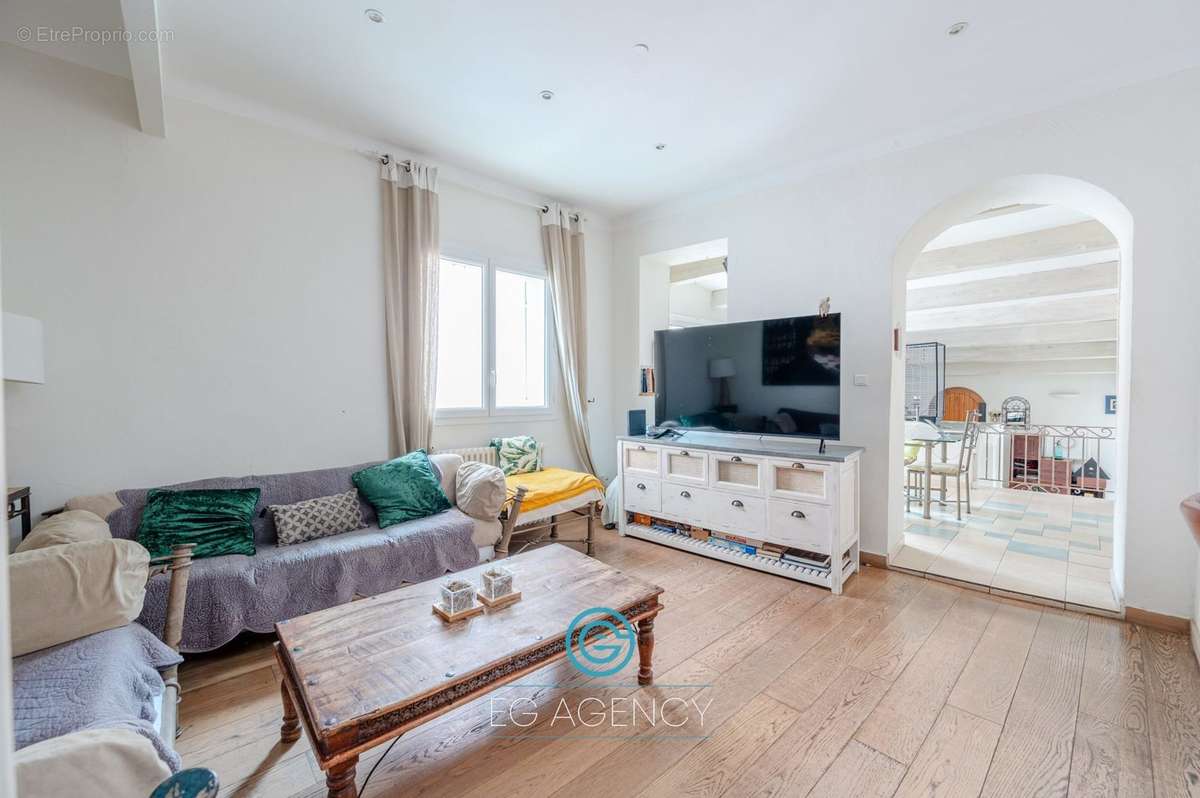 Appartement à MARSEILLE-4E