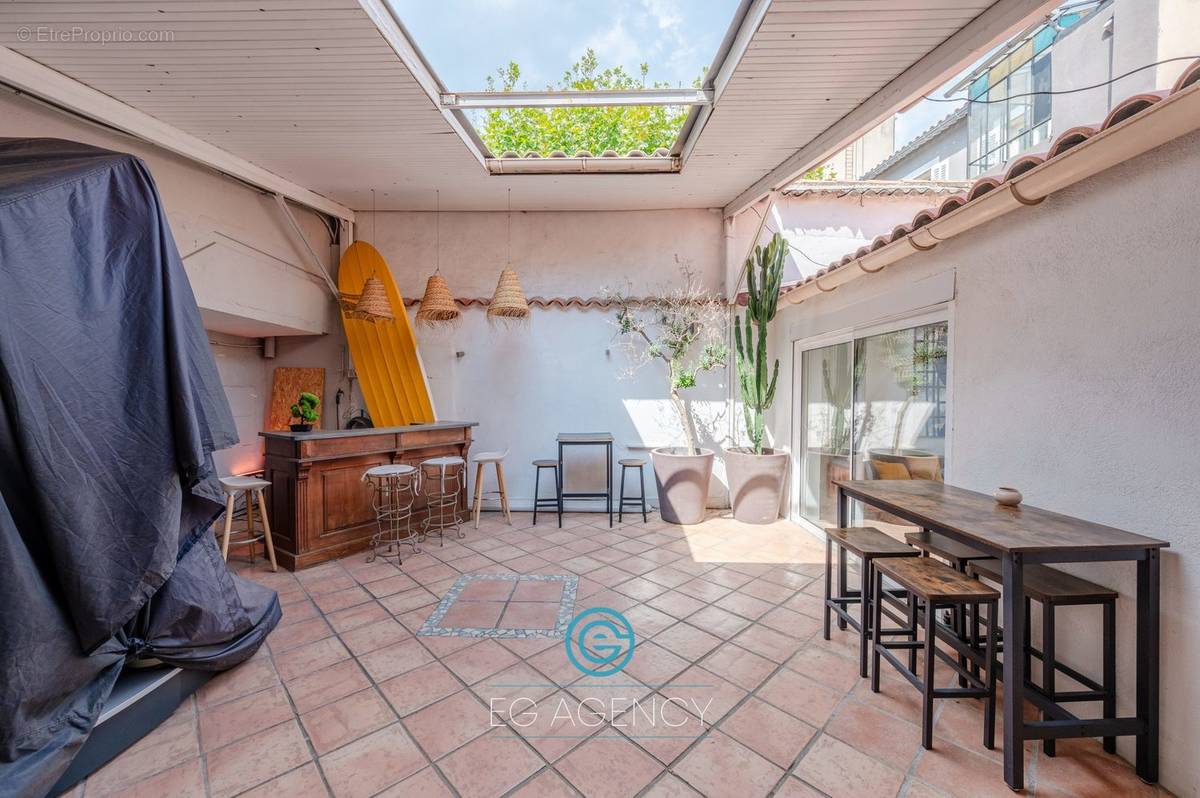 Appartement à MARSEILLE-4E