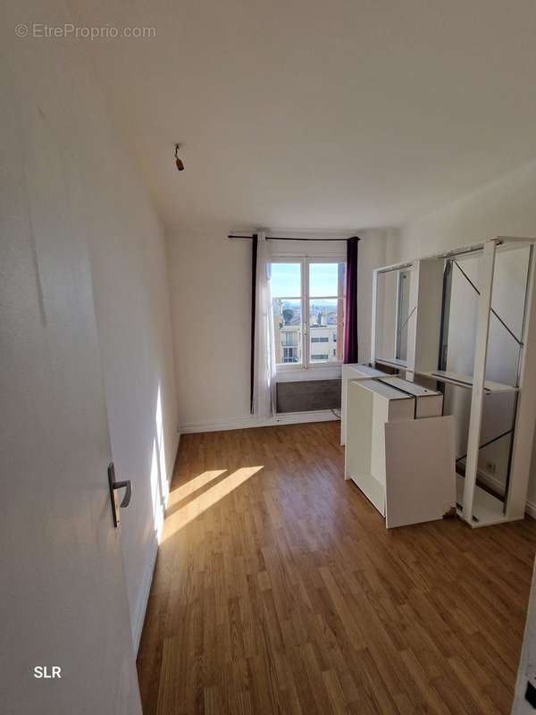 Appartement à MARSEILLE-5E