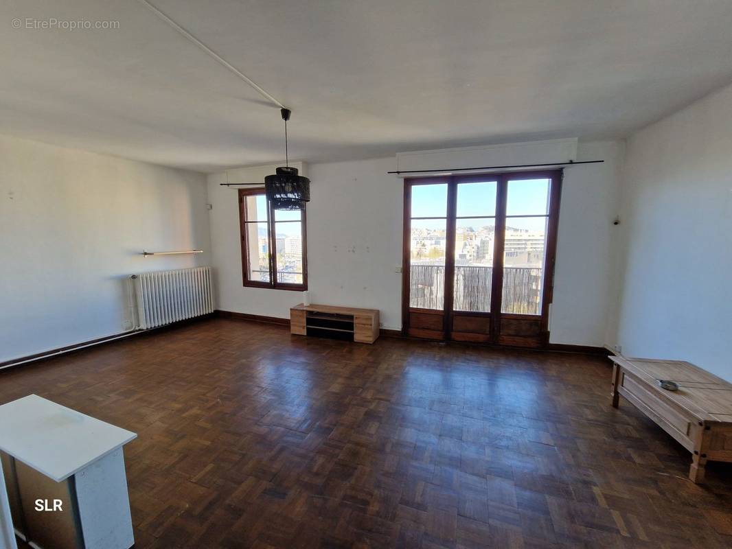 Appartement à MARSEILLE-5E