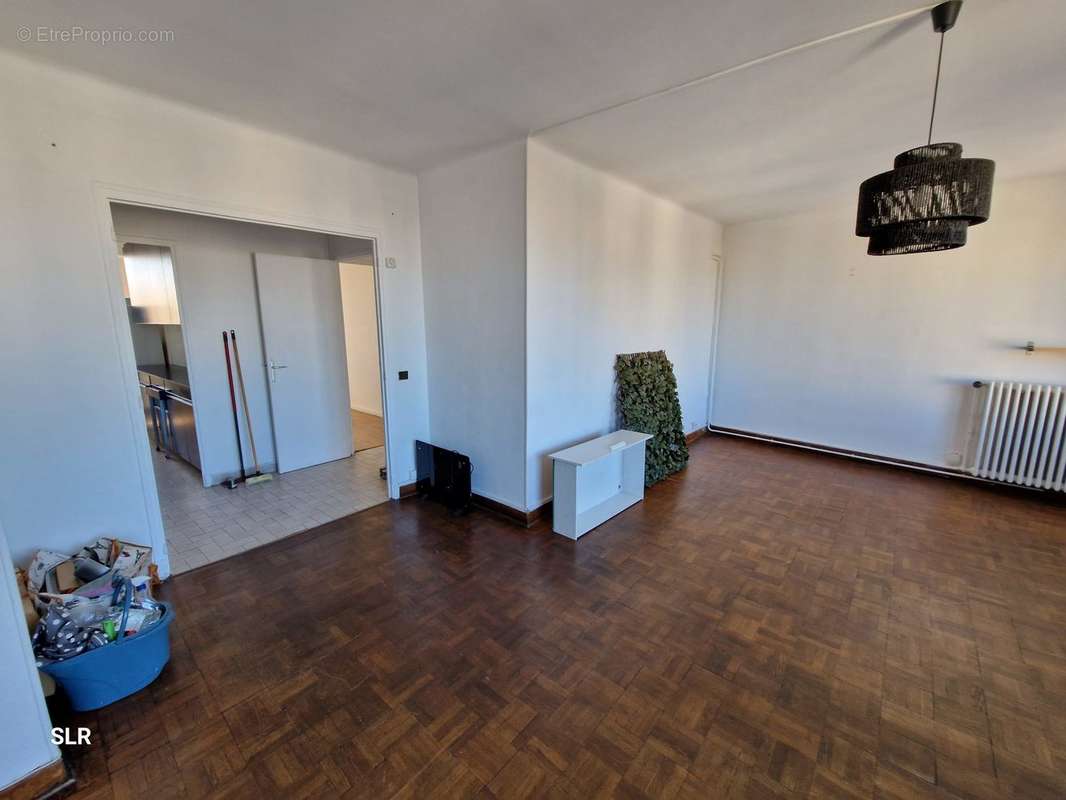 Appartement à MARSEILLE-5E