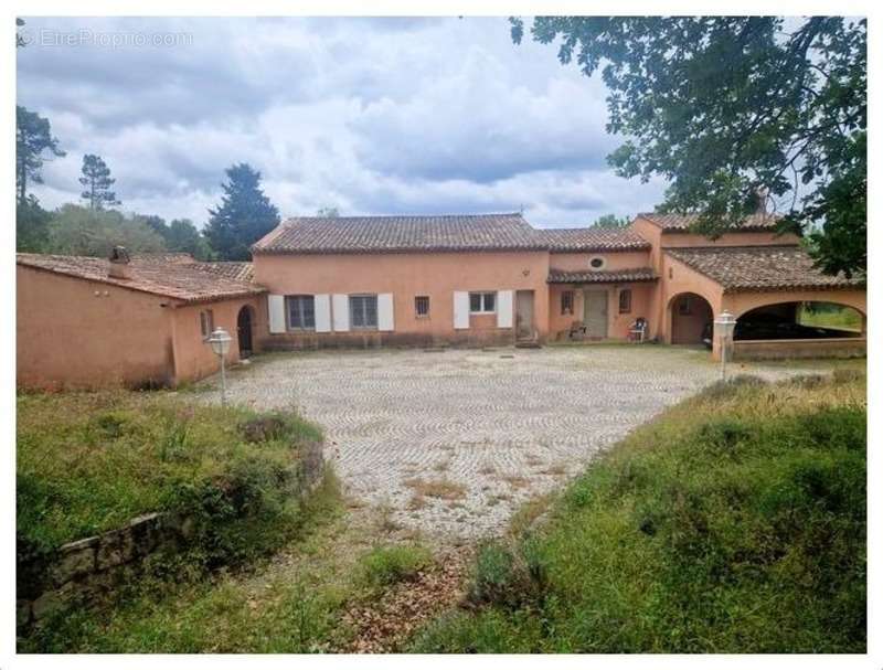 Maison à SAINT-CEZAIRE-SUR-SIAGNE