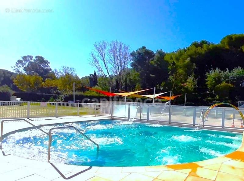 Appartement à SIX-FOURS-LES-PLAGES