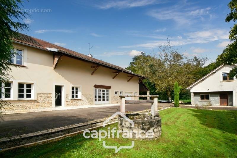 Maison à POLIGNY