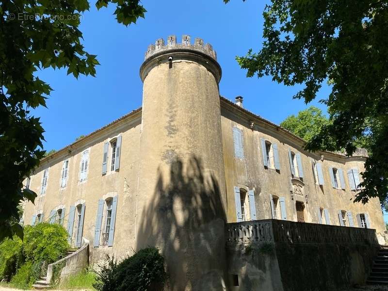 Commerce à LA ROQUE-SUR-CEZE