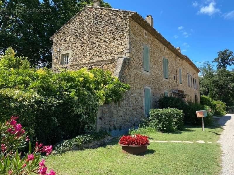 Commerce à LA ROQUE-SUR-CEZE