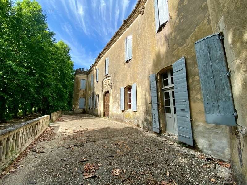 Commerce à LA ROQUE-SUR-CEZE