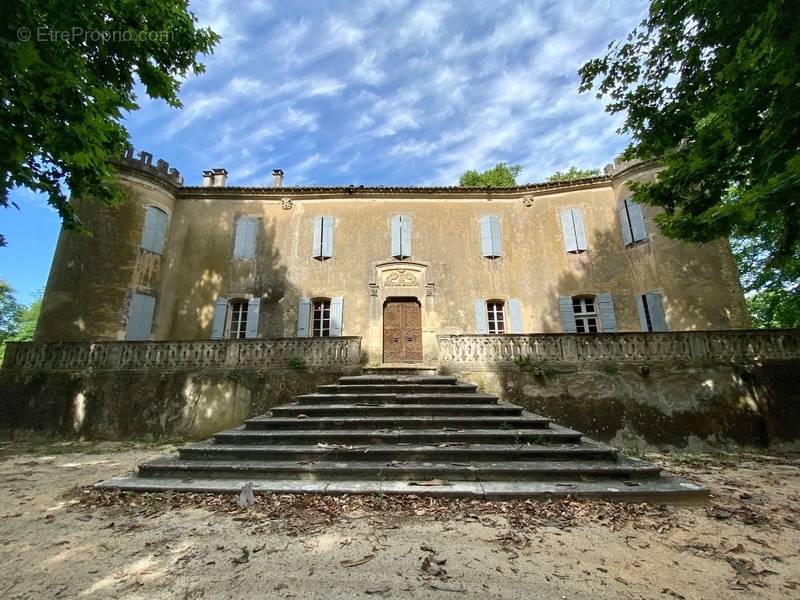 Commerce à LA ROQUE-SUR-CEZE