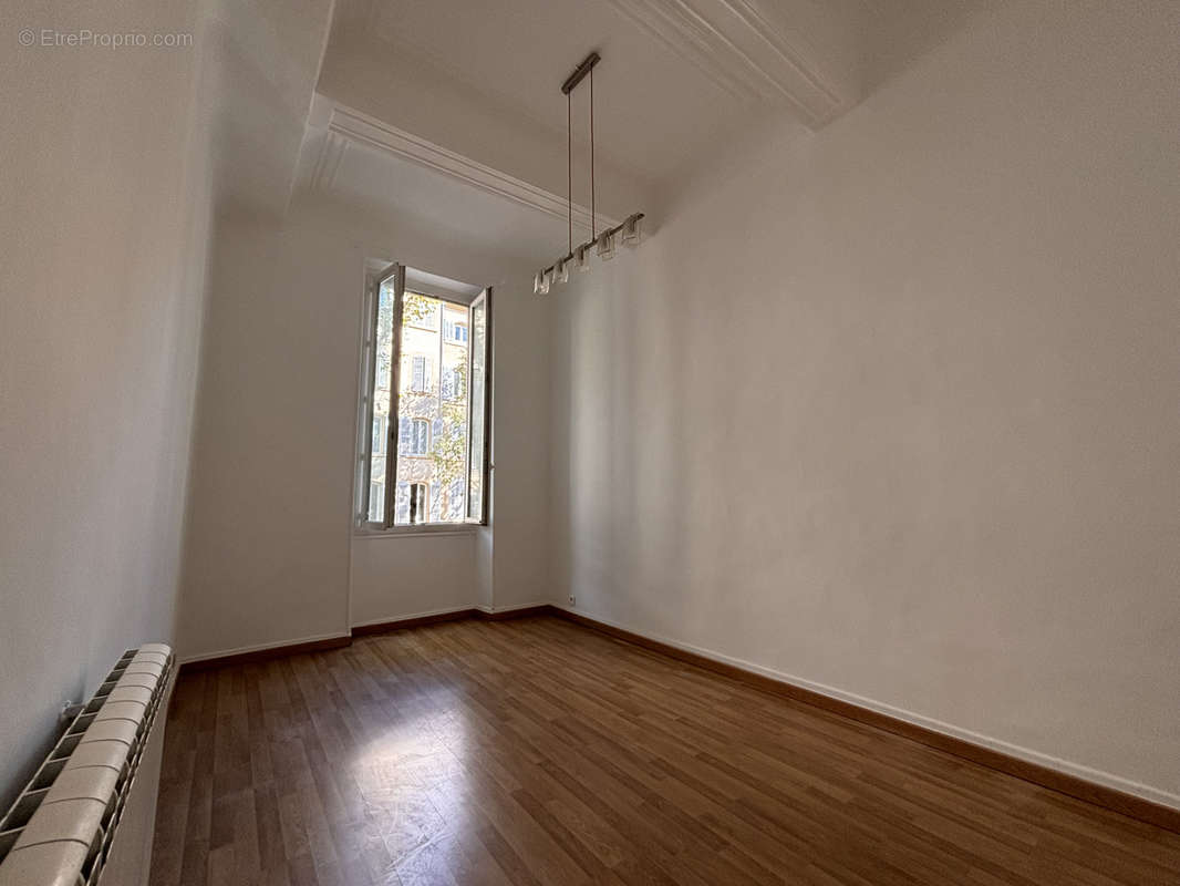 Appartement à MARSEILLE-1E