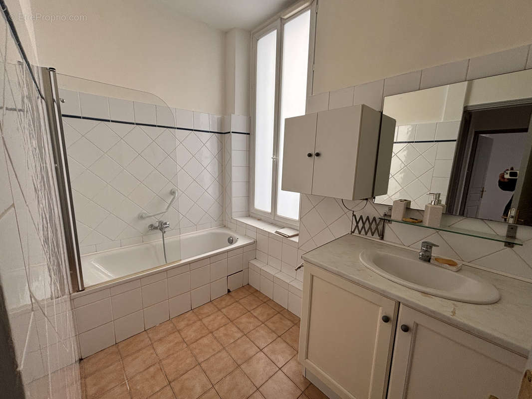 Appartement à MARSEILLE-1E