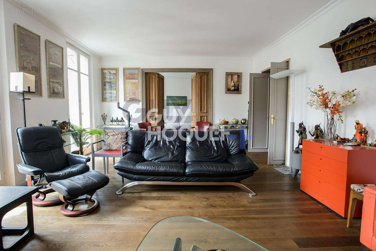 Appartement à PARIS-8E