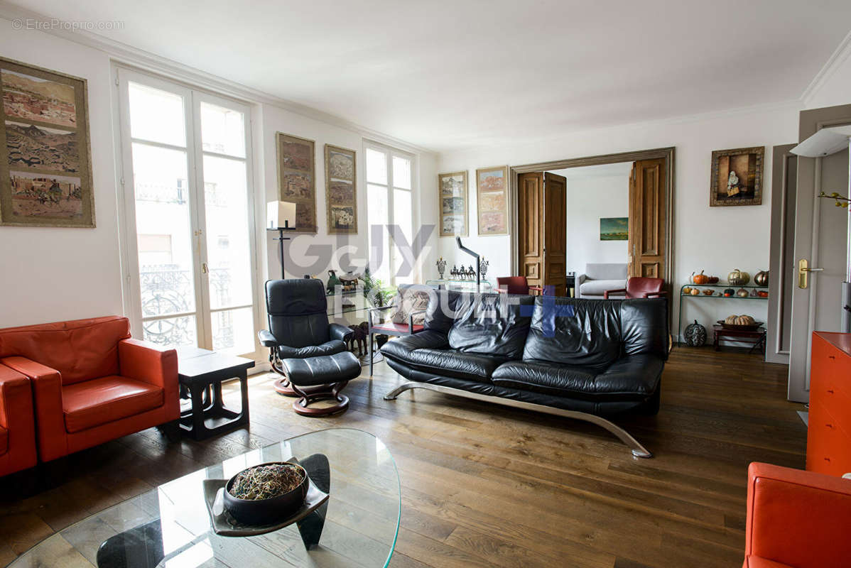 Appartement à PARIS-8E