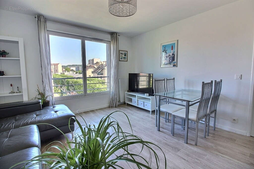 Appartement à NANTERRE