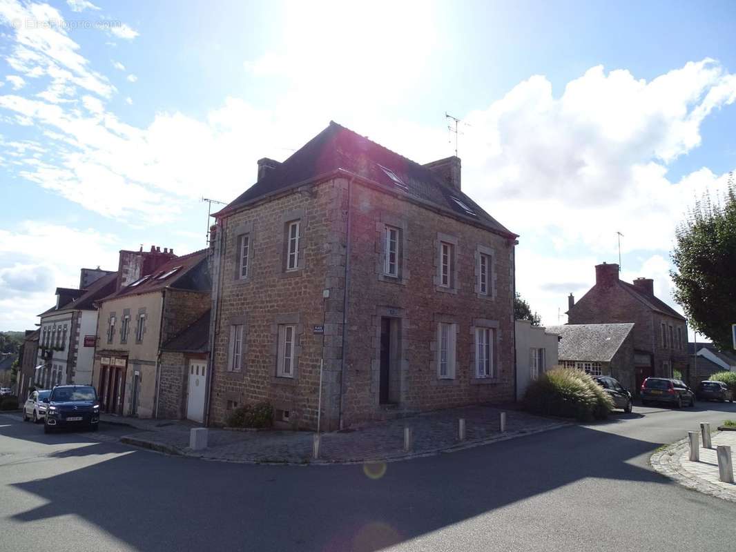 Maison à SAINT-NICOLAS-DU-PELEM