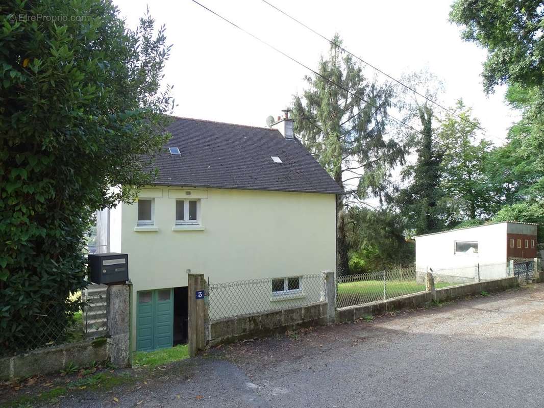 Maison à SAINT-NICOLAS-DU-PELEM