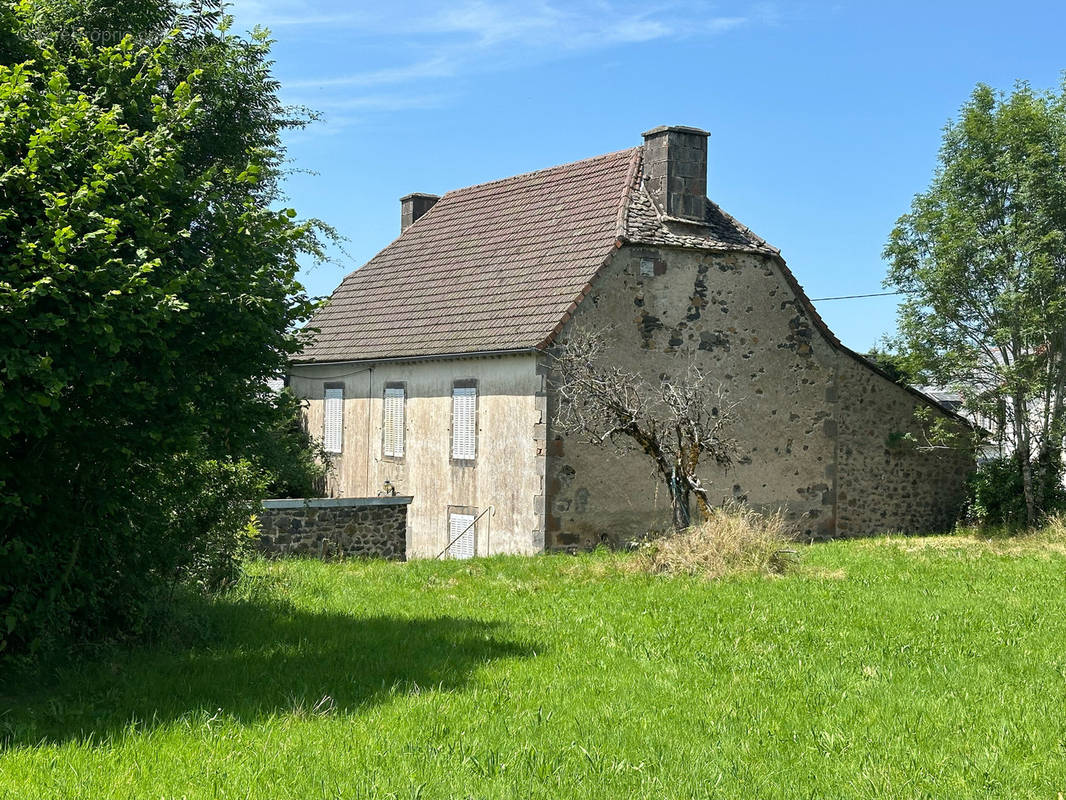 Maison à ANGLARDS-DE-SALERS