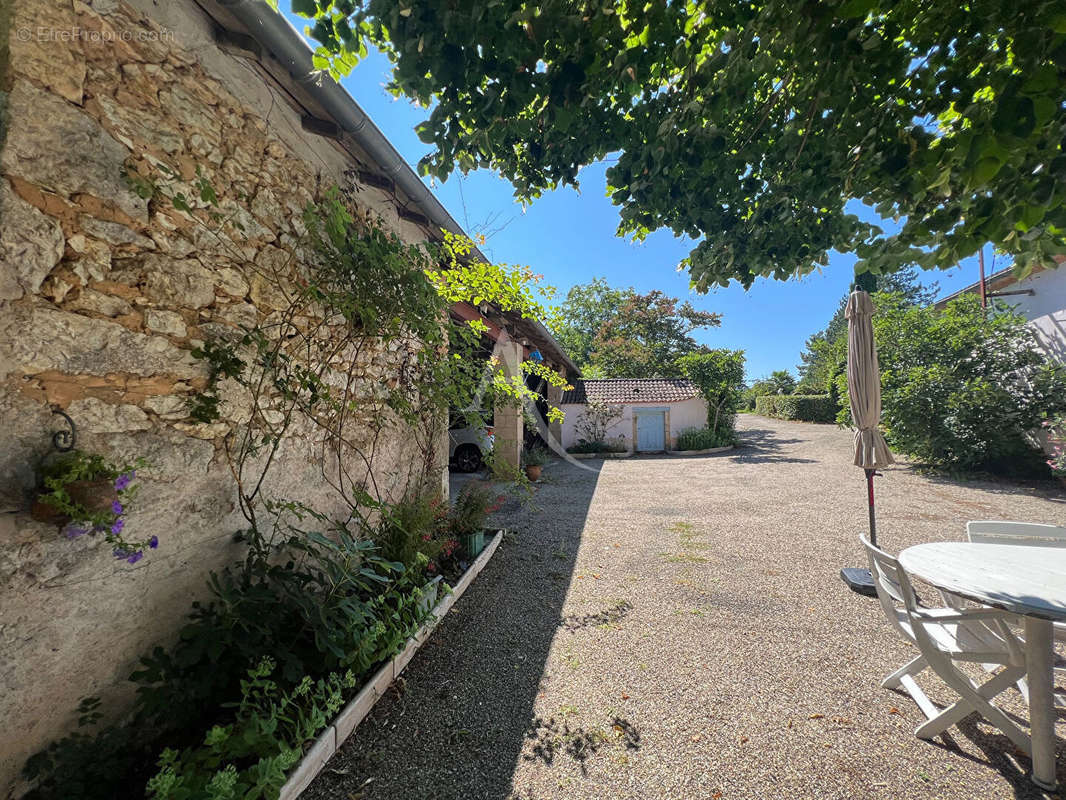 Maison à PUY-L&#039;EVEQUE