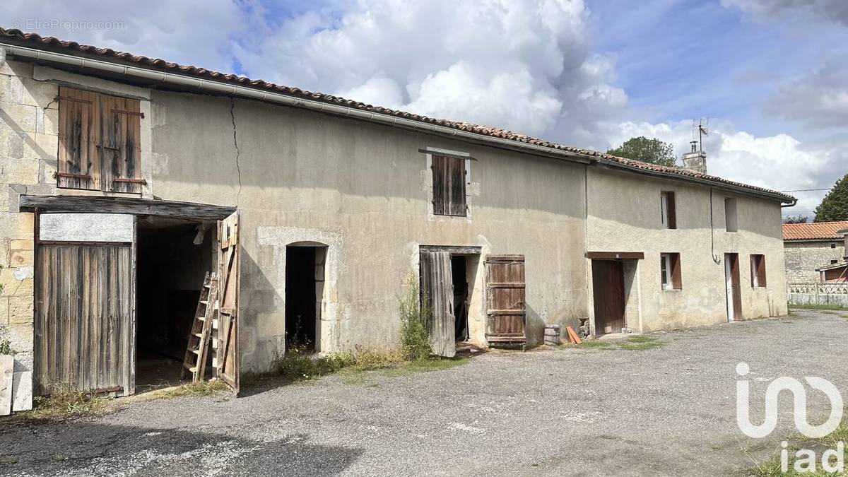 Photo 1 - Maison à FONTAINES-D&#039;OZILLAC