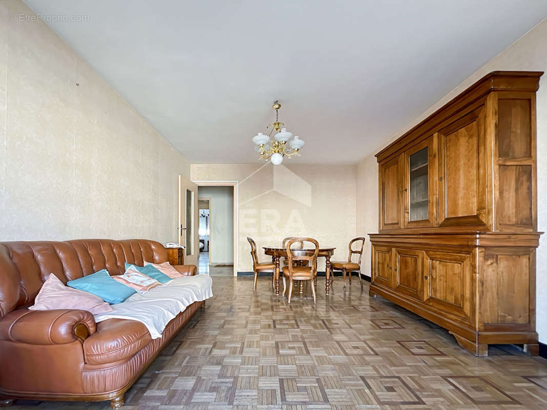 Appartement à MARSEILLE-4E