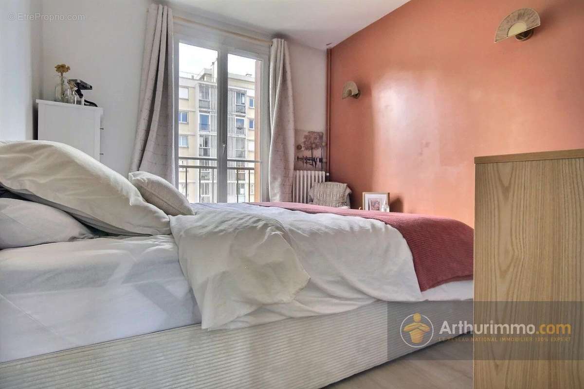 Appartement à CHARENTON-LE-PONT