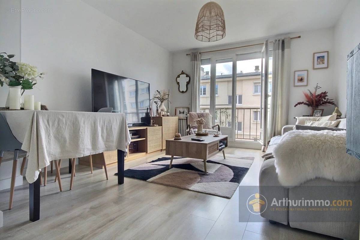 Appartement à CHARENTON-LE-PONT