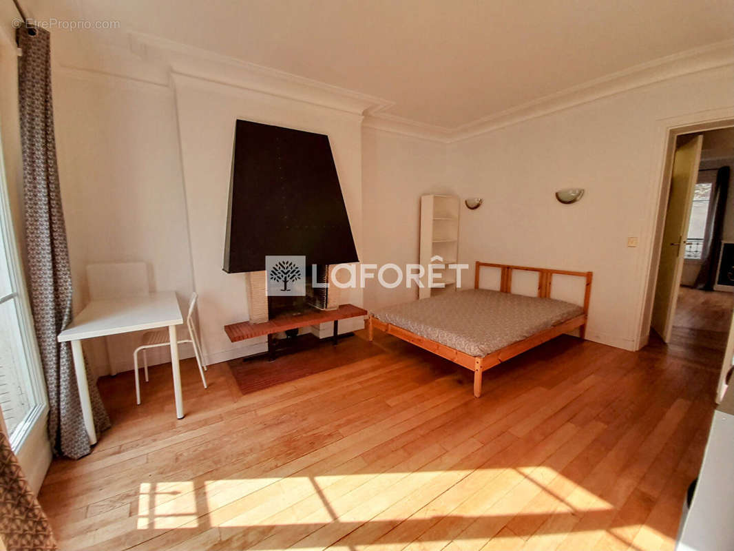 Appartement à PARIS-14E