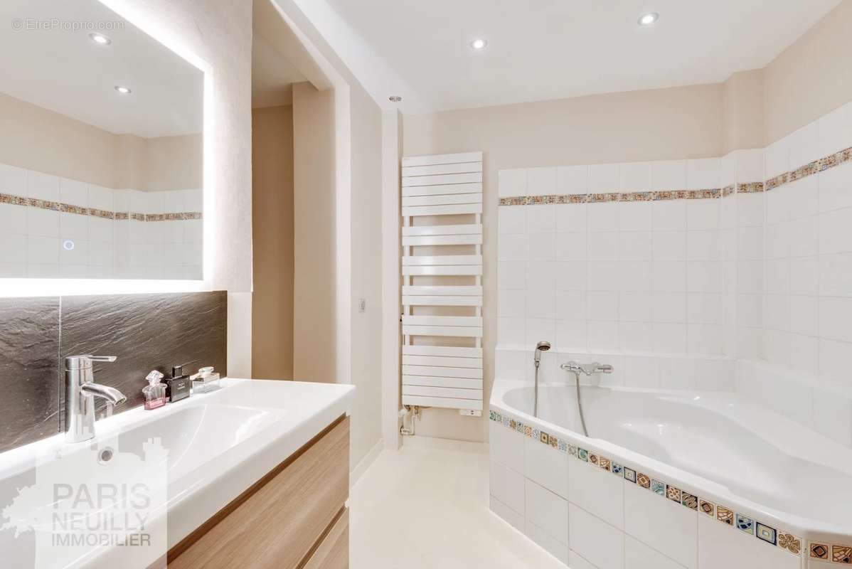 Appartement à NEUILLY-SUR-SEINE