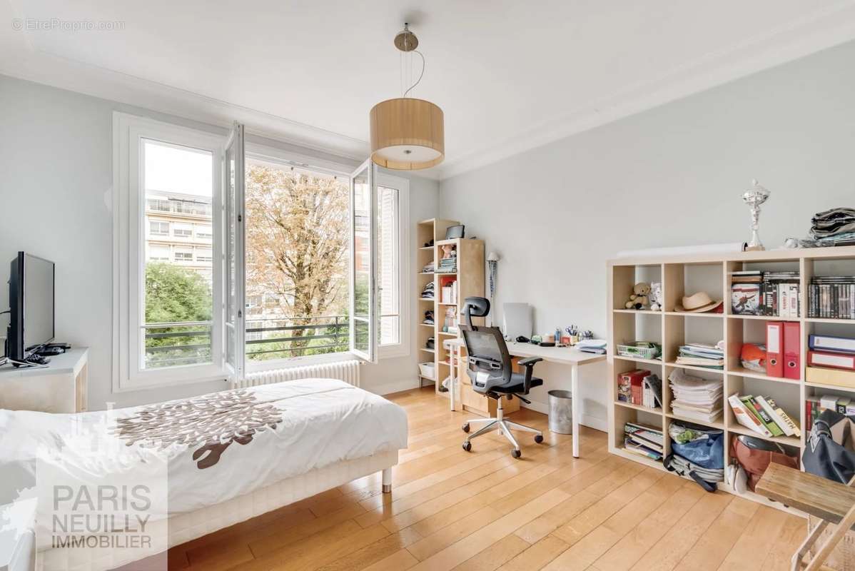 Appartement à NEUILLY-SUR-SEINE