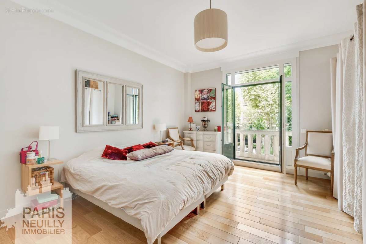 Appartement à NEUILLY-SUR-SEINE