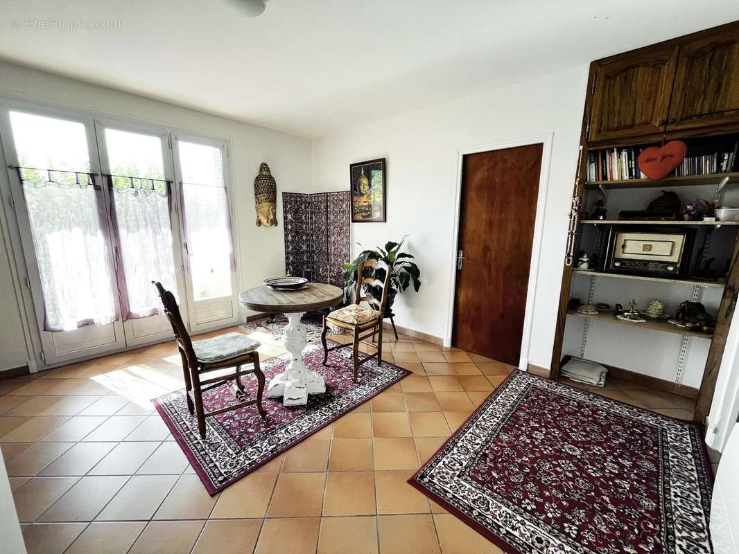 Appartement à MALIJAI