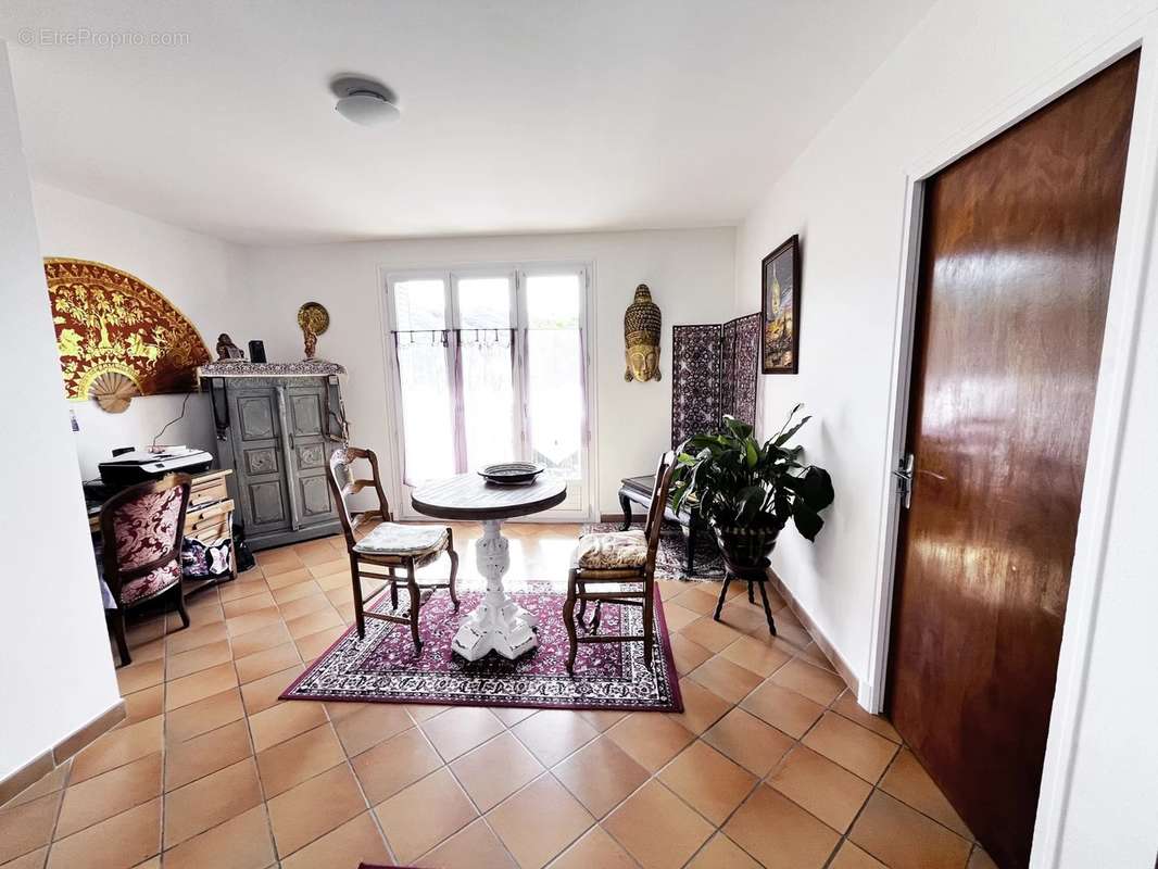 Appartement à MALIJAI