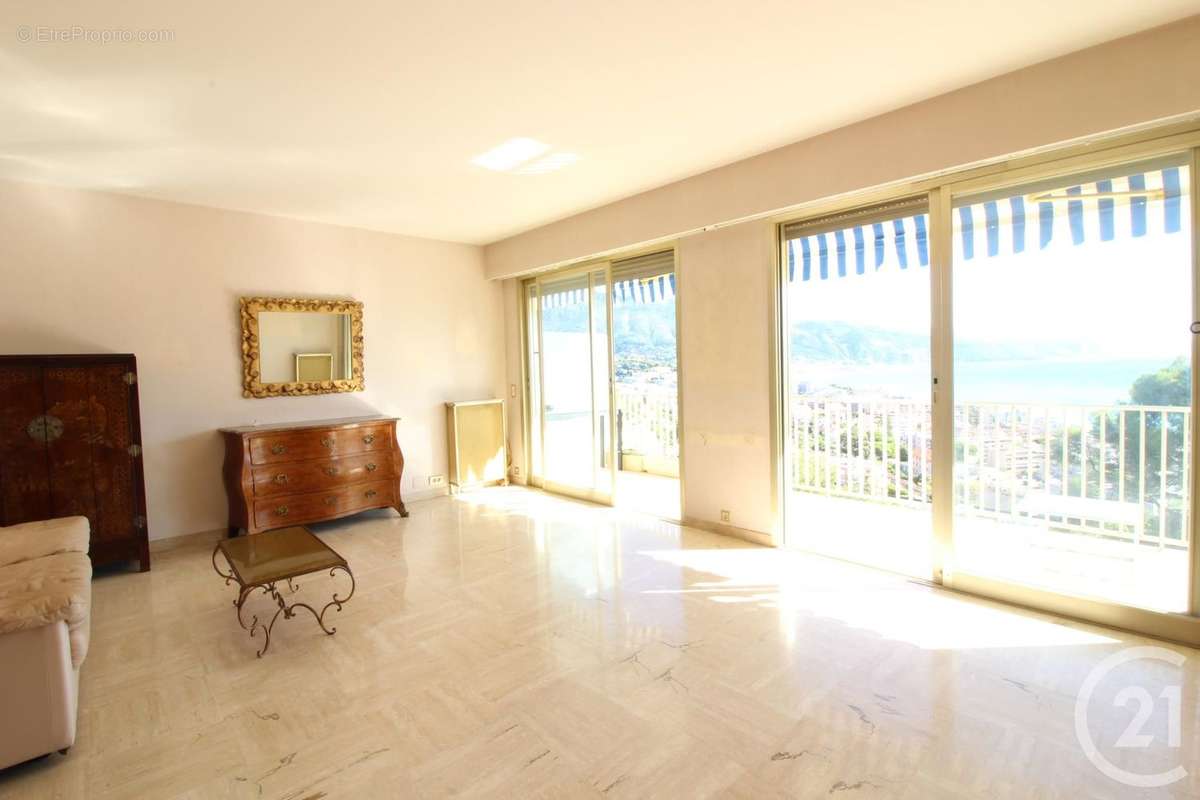 Appartement à ROQUEBRUNE-CAP-MARTIN